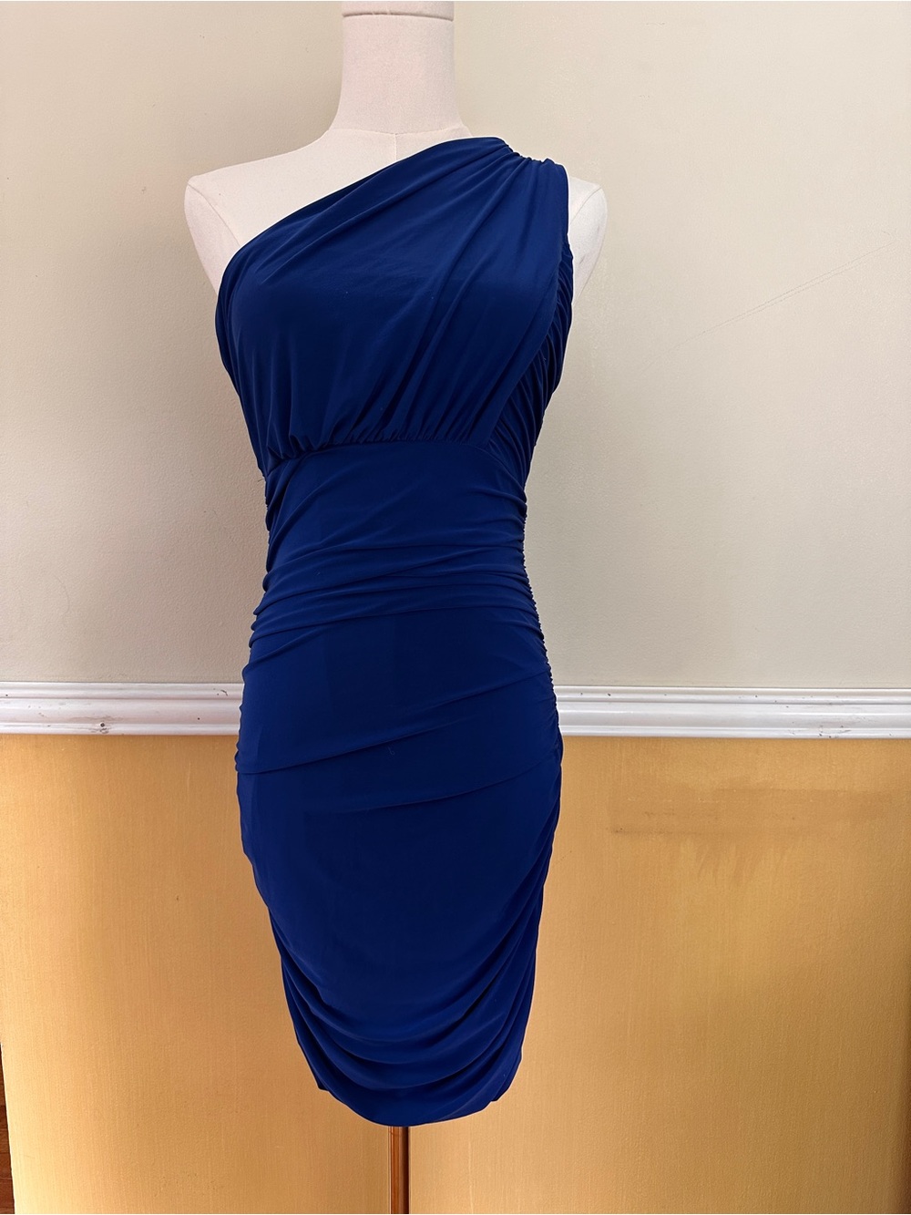 Soprano One-Shoulder Navy Blue Ruched Sheath Dress
